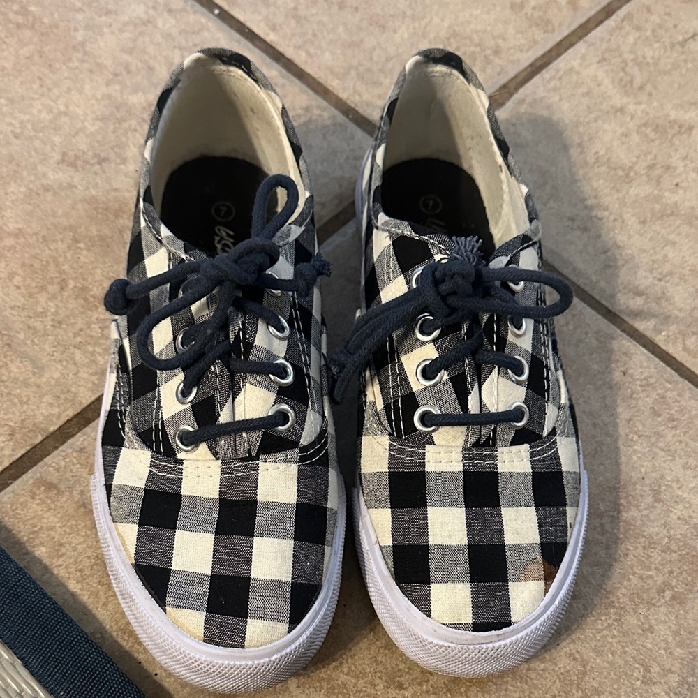 Plaid Women’s Sneakers (Navy blue and white)